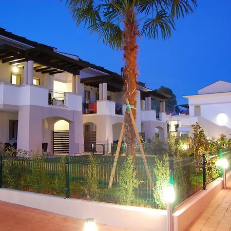 With Huge Swimming Pool And Solarium Apartment *