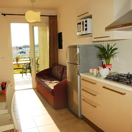 Apartment With Huge Swimming Pool And Solarium *