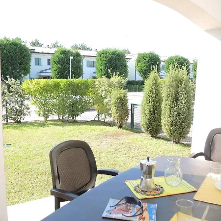With Huge Swimming Pool And Solarium Lägenhet *