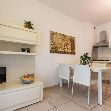 With Swimming Pool And Solarium Apartmán *